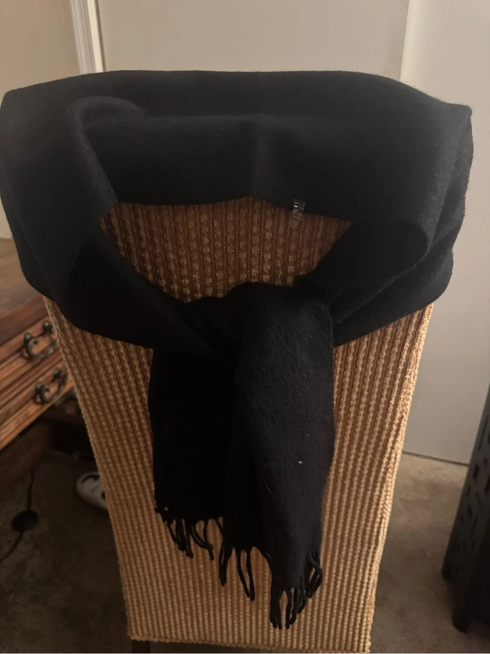 Neiman Marcus Black unisex Scarf - Classic Winter Accessory